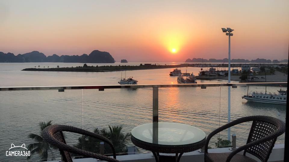 Sun Bay Tuan Chau Hotel Ha Long Esterno foto